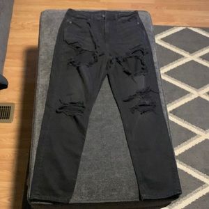 American Eagle ripped mom jeans. Black. Size 8 Regular